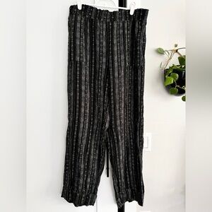 Wide leg linen blend pant in black